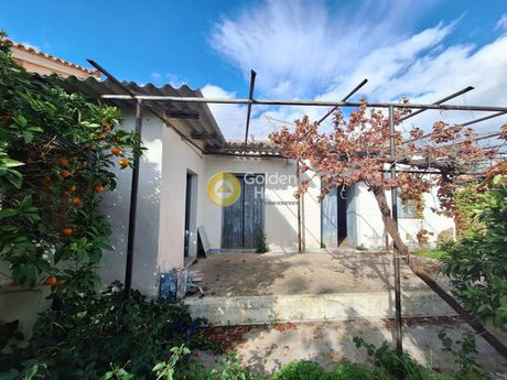 Land plot 183sqm for sale-Agioi Theodoroi » Center