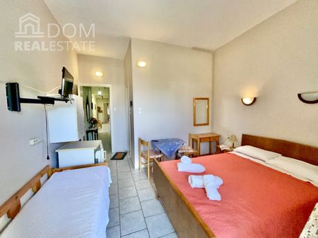 Hotel 240sqm for sale-Kamena Vourla » Center