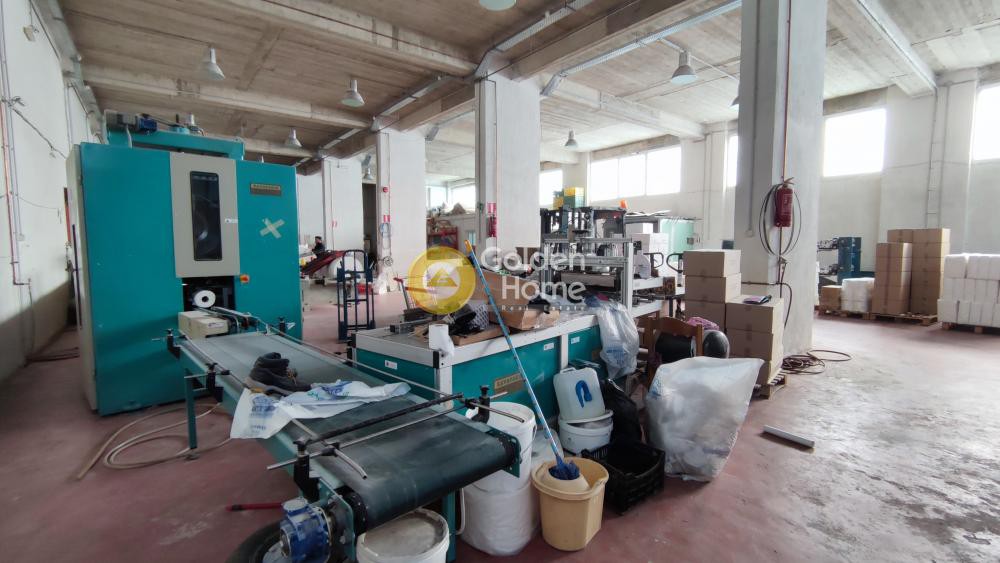 Επιχειρηματικό κτίριο 1.500 τ.μ. πρός πώληση, Αθήνα - Δυτικά Προάστια, Αχαρνές