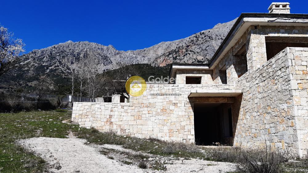 Συγκρότημα διαμερισμάτων 1.026 τ.μ. προς πώληση, Ζεμενό Αράχοβας
