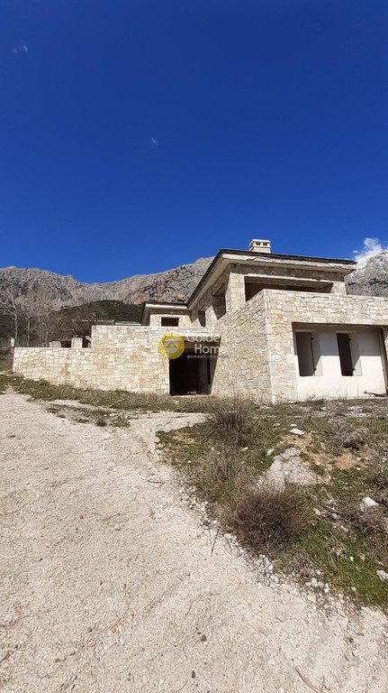 Συγκρότημα διαμερισμάτων 1.026 τ.μ. προς πώληση, Ζεμενό Αράχοβας