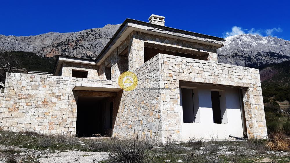 Συγκρότημα διαμερισμάτων 1.026 τ.μ. προς πώληση, Ζεμενό Αράχοβας