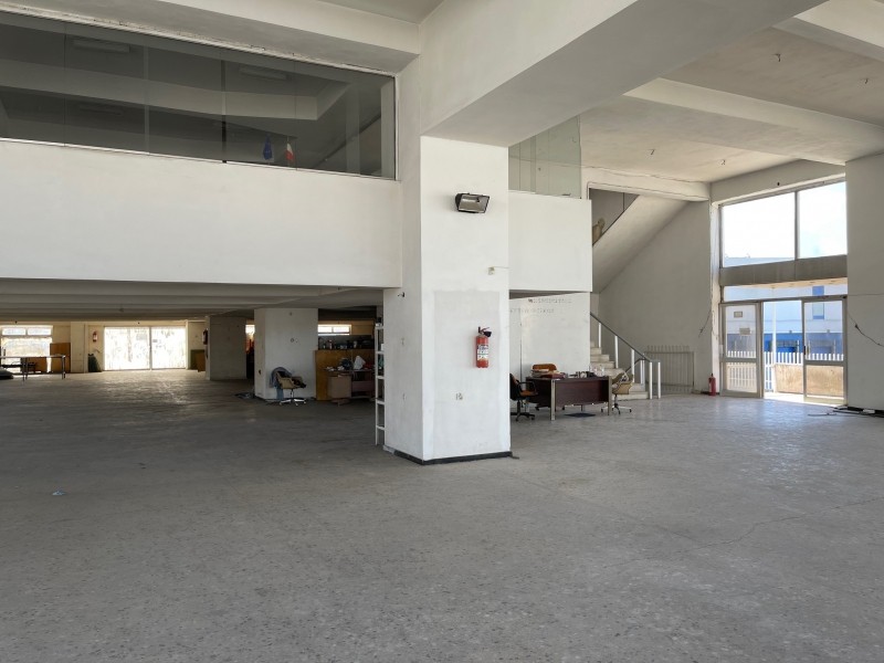 Βιομηχανικός χώρος 2.500 τ.μ. πρός ενοικίαση, Αθήνα - Δυτικά Προάστια, Μεταμόρφωση