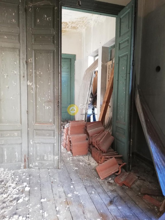 Επιχειρηματικό κτίριο 1.000 τ.μ. προς πώληση, Πλατεία Καρύτση