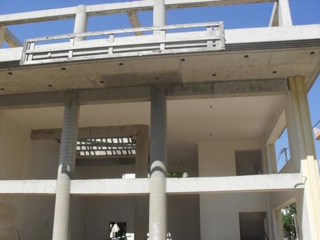 Business bulding 200 sqm for sale
