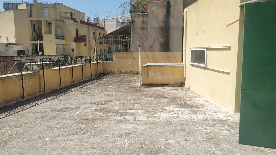 Επιχειρηματικό κτίριο 1.000 τ.μ. προς πώληση, Πλατεία Βάθης