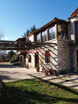 Συγκρότημα διαμερισμάτων 390τ.μ. για ενοικίαση-Καρπενήσι