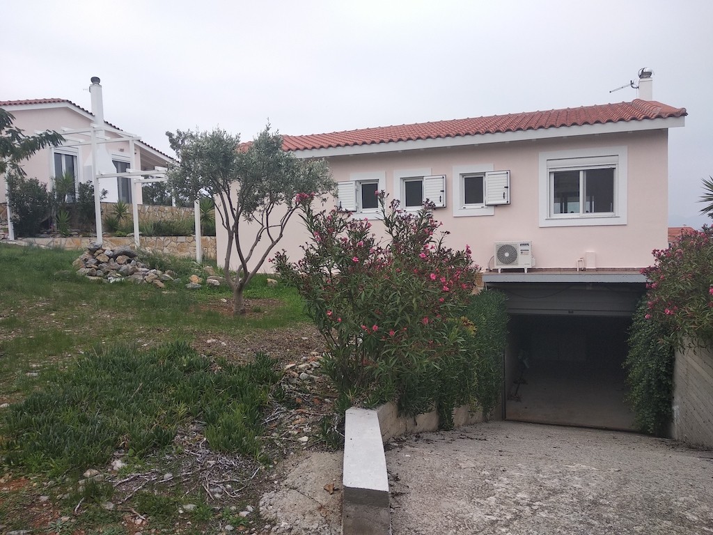 Μονοκατοικία 75 τ.μ. προς πώληση, Πολιτικά