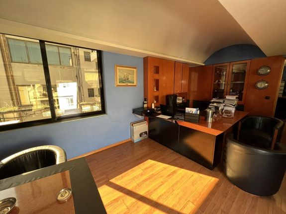 Business bulding 1.200 sqm for sale, Piraeus, Port