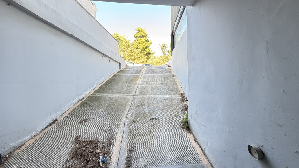 Επιχειρηματικό κτίριο 1.750 τ.μ. προς πώληση, Κάτω Γλυφάδα