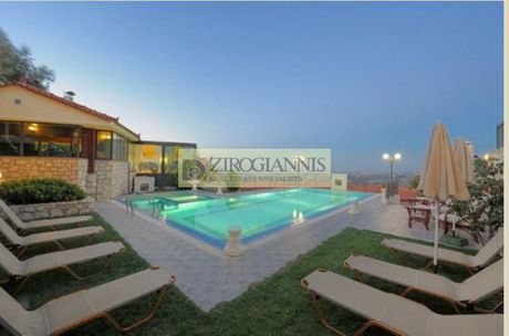 Βίλλα 850τ.μ. για πώληση-Γοργολαϊνη