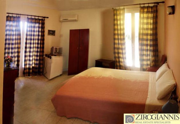 Hotel 800 sqm for sale, Phthiotis, Kamena Vourla