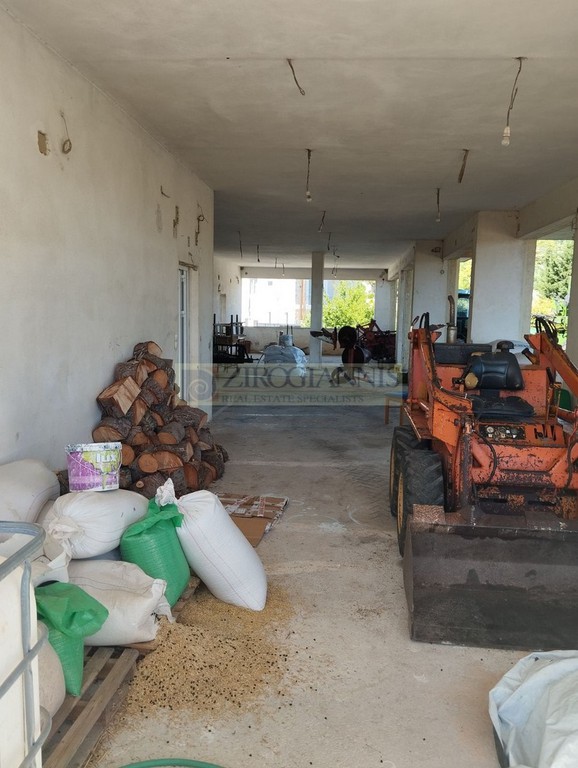 Κατάστημα 170 τ.μ. προς ενοικίαση, Μαραθώνας