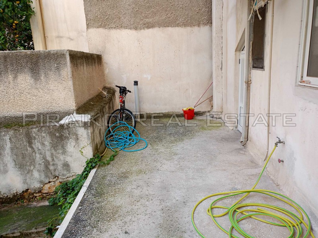 Κατάστημα 60 τ.μ. προς πώληση, Φρεαττύδα