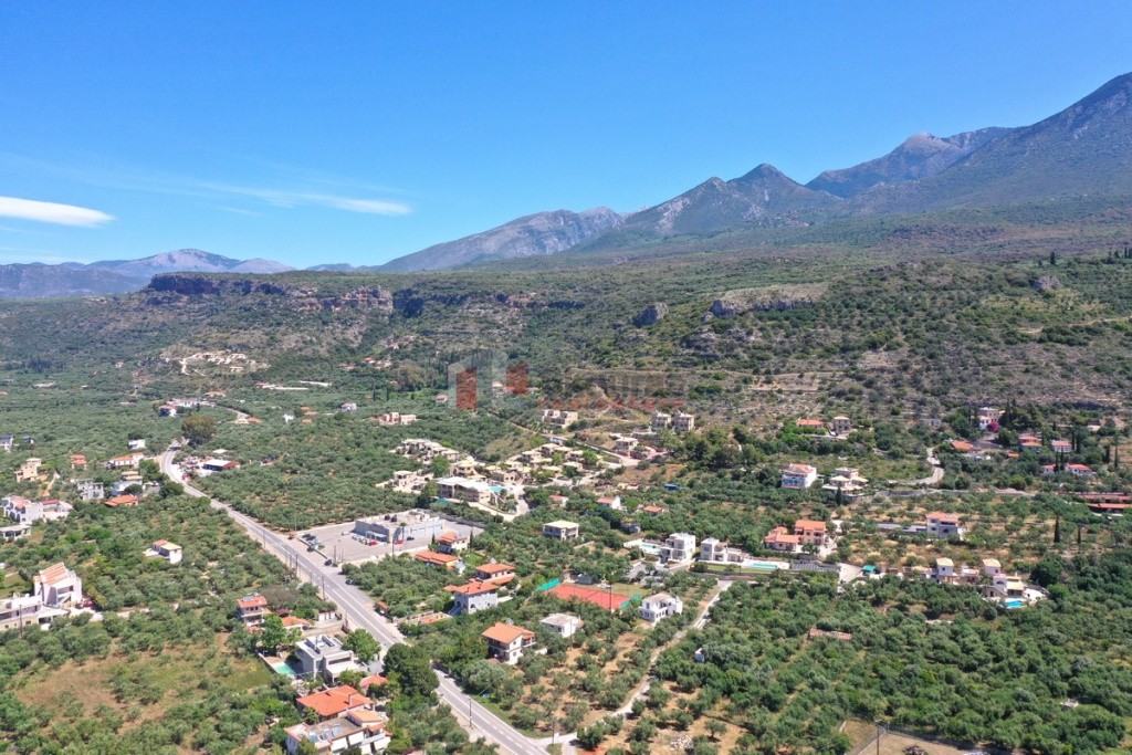 Οικόπεδο 2.100 τ.μ. προς πώληση, Στούπα