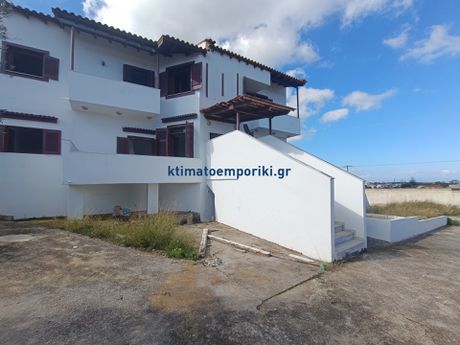 Apartment complex 186sqm for sale-Akrotiri