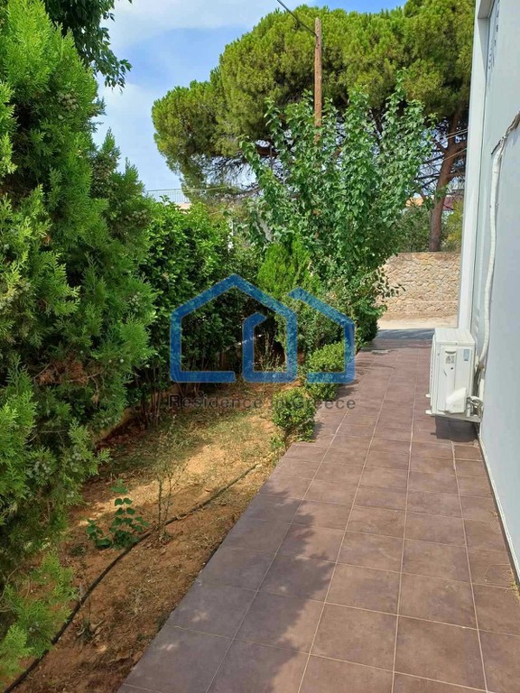 Συγκρότημα διαμερισμάτων 400 τ.μ. προς πώληση, Κέντρο Καλυβίων Θορικού