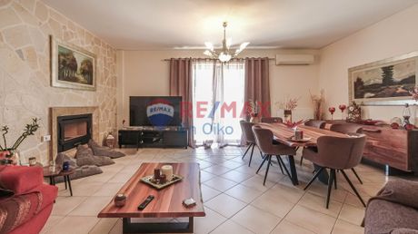 Maisonette 227sqm for sale-Markopoulo