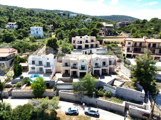 Συγκρότημα διαμερισμάτων 743 τ.μ. για πώληση, Κορινθία, Σολύγεια-thumb-1