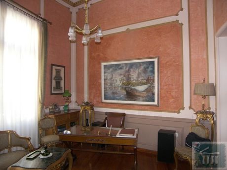 Επιχειρηματικό κτίριο 420τ.μ. για πώληση-Φρεαττύδα