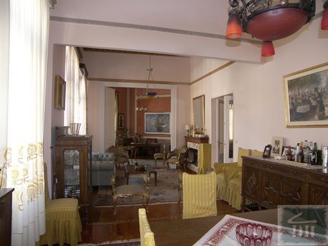 Επιχειρηματικό κτίριο 420τ.μ. για πώληση-Φρεαττύδα