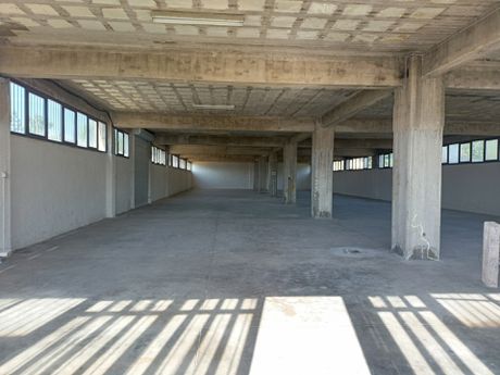 Industrial space 678sqm for rent-Mpizanio