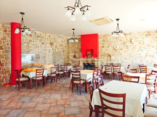 Κατάστημα 300 τ.μ. προς πώληση, Σούλι Σικυώνας-thumb-10