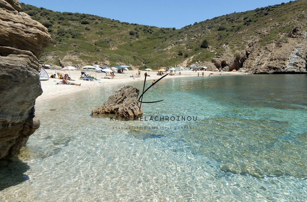 Ξενοδοχείο 2.200 τ.μ. προς πώληση, Στύρα