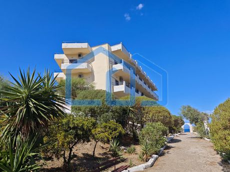 Επιχειρηματικό κτίριο 2.015τ.μ. για πώληση-Κερατέα