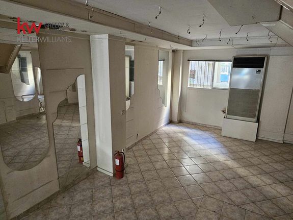 Store 243 sqm for rent, Thessaloniki - Center, Ladadika