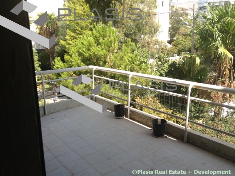 Κατάστημα 1.000 τ.μ. προς πώληση, Γλυφάδα