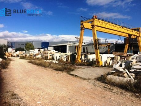 Industrial space 1.100sqm for sale-Magoula