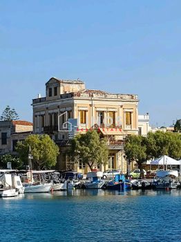 Επιχειρηματικό κτίριο 912τ.μ. για πώληση-Αίγινα