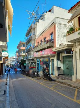 Επιχειρηματικό κτίριο 667τ.μ. για πώληση-Λαμία
