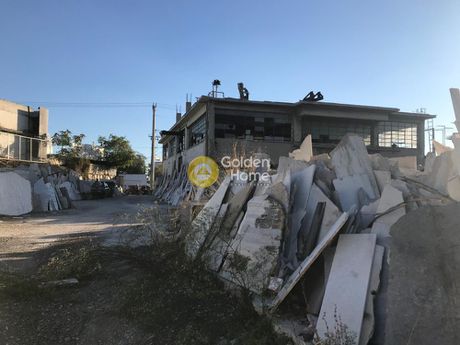 Οικόπεδο 2.400τ.μ. για πώληση-Κορυδαλλός » Πλατεία μέμου