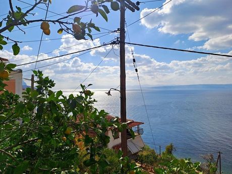 Land plot 210sqm for sale-Limni » Center