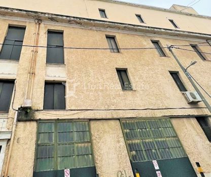 Αποθήκη 5.500τ.μ. για πώληση-Λιμάνι