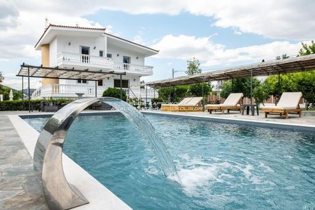 Villa 340sqm for rent-Salamina