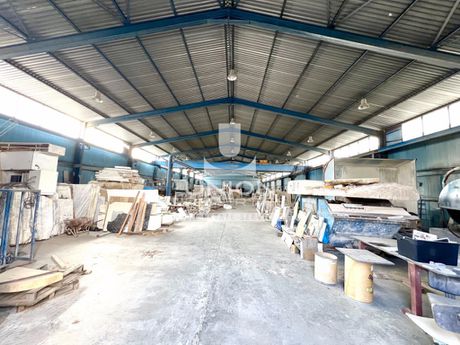 Επιχειρηματικό κτίριο 1.200 τ.μ. πρός πώληση