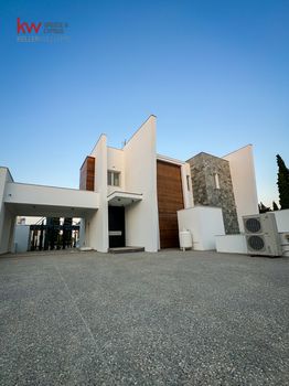 Villa 297sqm for sale-