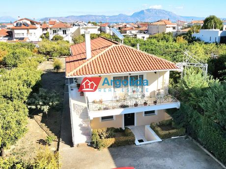Μονοκατοικία 220τ.μ. για πώληση-Βέλο » Κέντρο