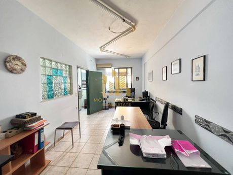 Business bulding 746sqm for sale-Aigio » Kouloura