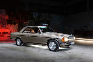 Mercedes-Benz 230 1985 ΕΝΟΙΚΙΑΣΗ ΓΙΑ ΓΑΜΟΥΣ / ΕΚΔΗΛΩΣΕΙΣ ΜΕ ΟΔΗΓΟ