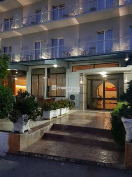 Hotel 1.900sqm for sale-Egialia » Panorama