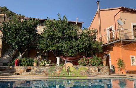 Συγκρότημα διαμερισμάτων 352τ.μ. για πώληση-Ινναχώρι