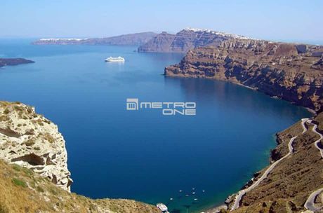 Land plot 10.652sqm for sale-Santorini » Thira