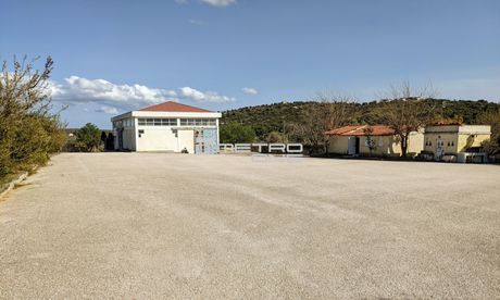 Επιχειρηματικό κτίριο 940τ.μ. για πώληση-Σπάτα » Κέντρο