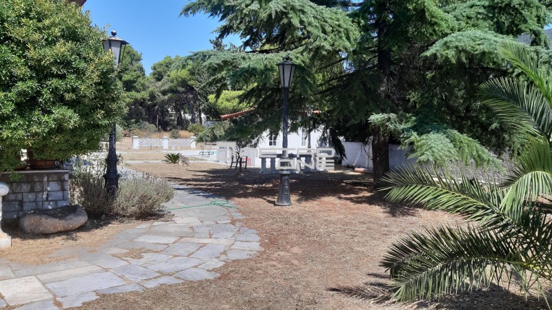 Οικόπεδο 2.600 τ.μ. πρός πώληση, Αθήνα - Βόρεια Προάστια, Κηφισιά