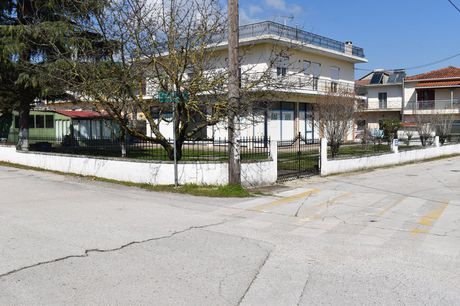 Store 145sqm for rent-Mpizanio » Pedini