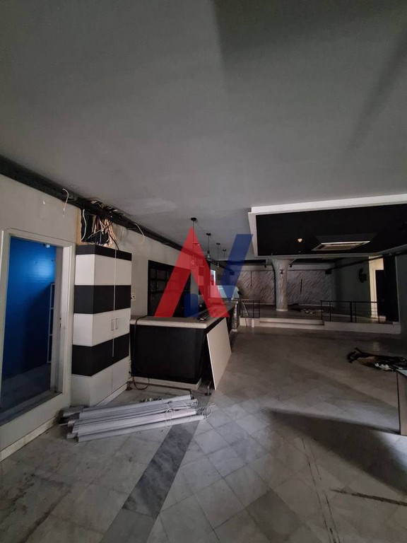 Κατάστημα 300 τ.μ. προς ενοικίαση, Τερψιθέα Γλυφάδας
